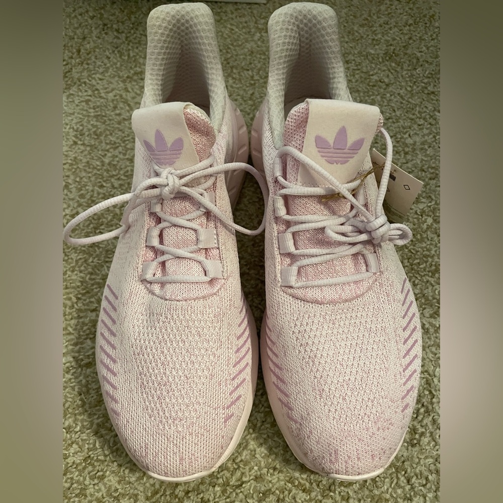 NWT Women Adidas Swift Run Sneakers